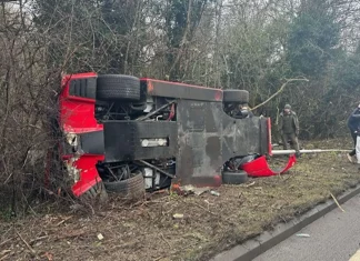 Ferrari F40 rosak teruk dalam kemalangan di UK