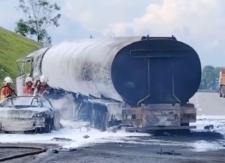 Lori tangki minyak terbakar langgar treler, pemandu melecur
