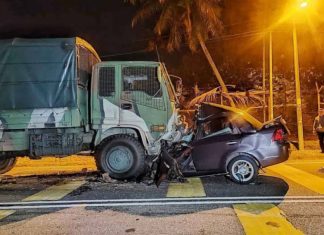 Wanita dipercayai mengantuk, Proton Saga dipandu bertembung trak tentera