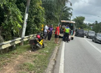 Lelaki maut motosikal rosak sedang ditunda terbabas