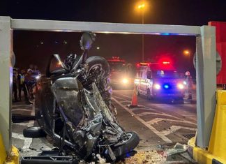 Pemandu Perodua Axia maut langgar tembok plaza tol