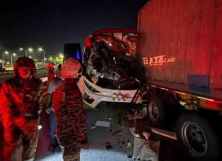Bas rempuh belakang lori, 23 jemaah surau cedera