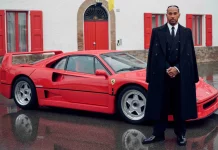 Hari pertama di Maranello, Lewis Hamilton bergambar dengan Ferrari F40