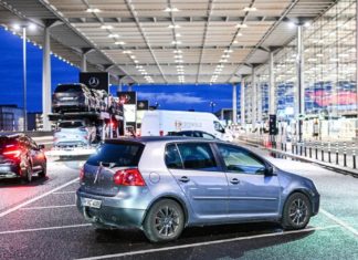 Tersadai setahun di lapangan terbang, VW Golf perlu bayar parkir RM1 juta