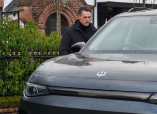 Michael Owen pemilik pertama Leapmotor C10 di UK