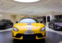 Xiaomi SU7 Ultra tiba di pusat jualan seluruh China