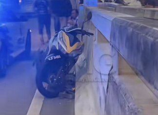 Kemalangan Dash : Penunggang wanita hilang kawalan dan bergesel dengan kereta sebelum terjatuh