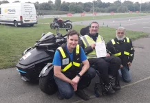 Lumpuh separuh badan tidak halang lelaki ini menunggang semula