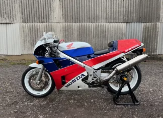 Replika jentera lumba Honda VFR750R RC30 (1991) untuk dijual