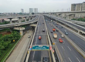 Kerana rasuah, jalan tol di Indonesia ini tidak selamat dilalui kenderaan berat