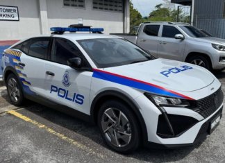 Peugeot Malaysia serah dua unit Peugeot 408 kepada PDRM