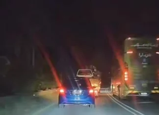 E-Mutiara gantung tugas pemandu bas memotong di garisan berkembar