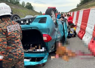 Perodua Axia terbabas lalu terbalik, seorang maut