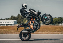 Aksi stunt wheelie bar hendal terpantas di dunia masuk buku rekod Guinness