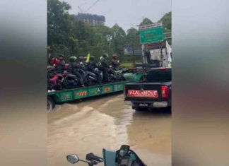 ‘Abang treler’ bantu angkut penunggang motosikal terperangkap banjir