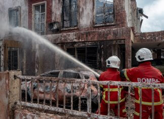 Projek bukan berada dalam Rizab Laluan Petronas