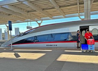 Jokowi hanya diam saat ditanya hutang Whoosh