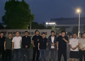 Wakil jualan protes depan kilang Neta tuntut bayaran kenderaan tidak dihantar