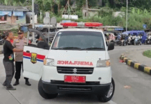 Ambulans hidupkan siren kantoi bawa penumpang, alasan ingin ziarah orang sakit di hospital