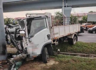 Lori langgar lampu merah punca dua maut