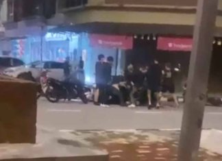 Motosikal lumba haram dirampas, sekumpulan lelaki merusuh guna perang samurai