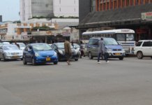 Zimbabwe wajibkan bayar lesen radio untuk perbaharui insurans kereta, kos dekat RM400 setahun!