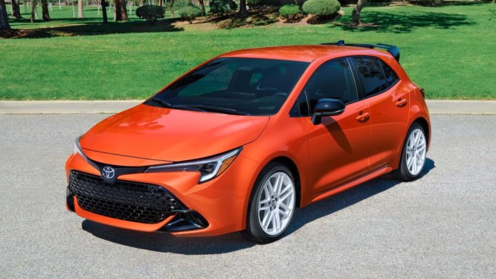 2026-toyota-corolla-hatchback-fx-edition 3