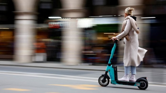 230403095741-02-paris-e-scooters-040123