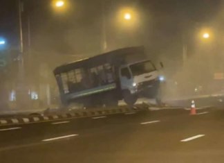 ‘Lori hantu’ bergerak sendiri selepas dirempuh kereta