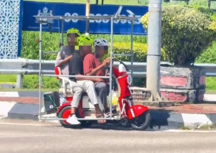Tangkap-layar-klip-video-tular-memaparkan-tiga-individu-menaiki-kenderaan-mikromobiliti-di-jalan-raya-di-Melaka