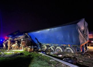 Kemalangan tiga kenderaan, pemandu treler maut