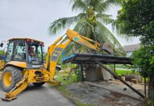 MBSJ roboh garaj kereta haram atas tanah rizab awam