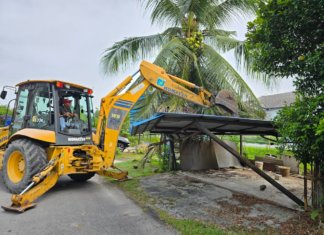MBSJ roboh garaj kereta haram atas tanah rizab awam