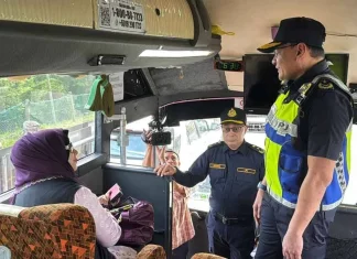 16 penumpang bas ekspres disaman tidak pakai tali pinggang keledar