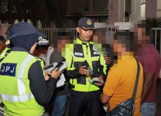 Pemandu bas, tiga warga asing dikompaun RM300 tak pakai tali pinggang keledar