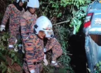 Warga emas maut dihempap kereta terbalik