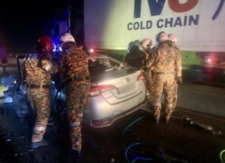 Dua warga China maut, kereta terbabas elak lori tukar lorong