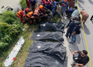 Mayat enam beranak ditemui berkumpul di tempat duduk belakang kereta