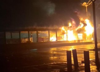 Demo Jakarta : Tujuh buah stesen bas dan plaza tol musnah dibakar