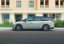 Li Auto i8 debut sebagai sebuah EV kacukan SUV-minivan, boleh gerak sejauh 720 km