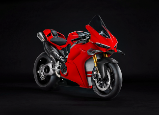 Ducati Panigale V4 dan V2 dengan aksesori Ducati Performance untuk litar atau jalan raya