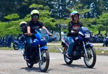 ‘Bukan beg tapi tali pinggang keselamatan khas’, bapa bonceng anak naik RXZ