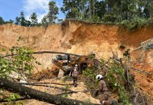 Pemandu jengkaut maut tertimbus runtuhan tanah