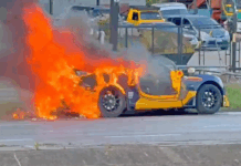 Lotus Elise Cardock musnah terbakar