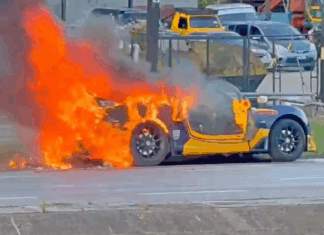 Lotus Elise Cardock musnah terbakar
