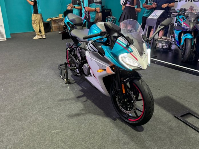 CFMOTO 250 SR LITE - 01