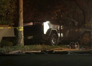 Bapa saman Tesla, reka bentuk pintu Cybertruck punca anak maut