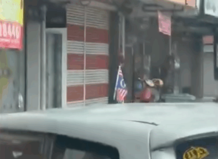 bendera terbalik_2