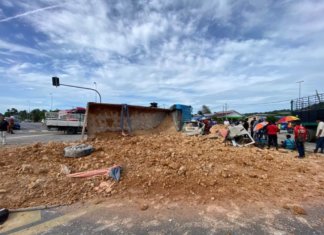 Polis sahkan enam cedera, lori rempuh tiga kenderaan