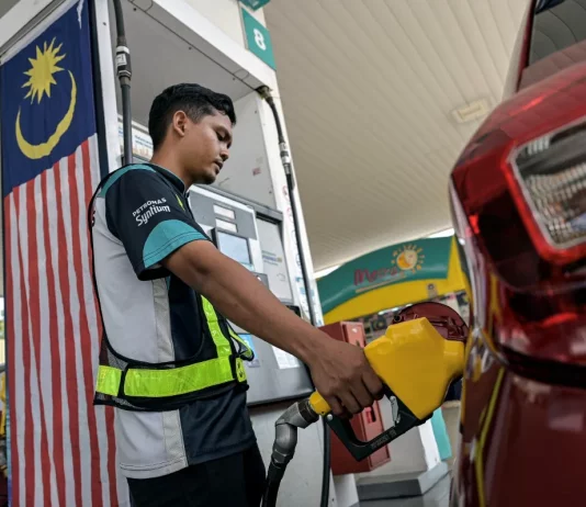 PM : Harga RON95 kekal RM1.99 seliter, bekalan minyak cukup hingga Mei ini